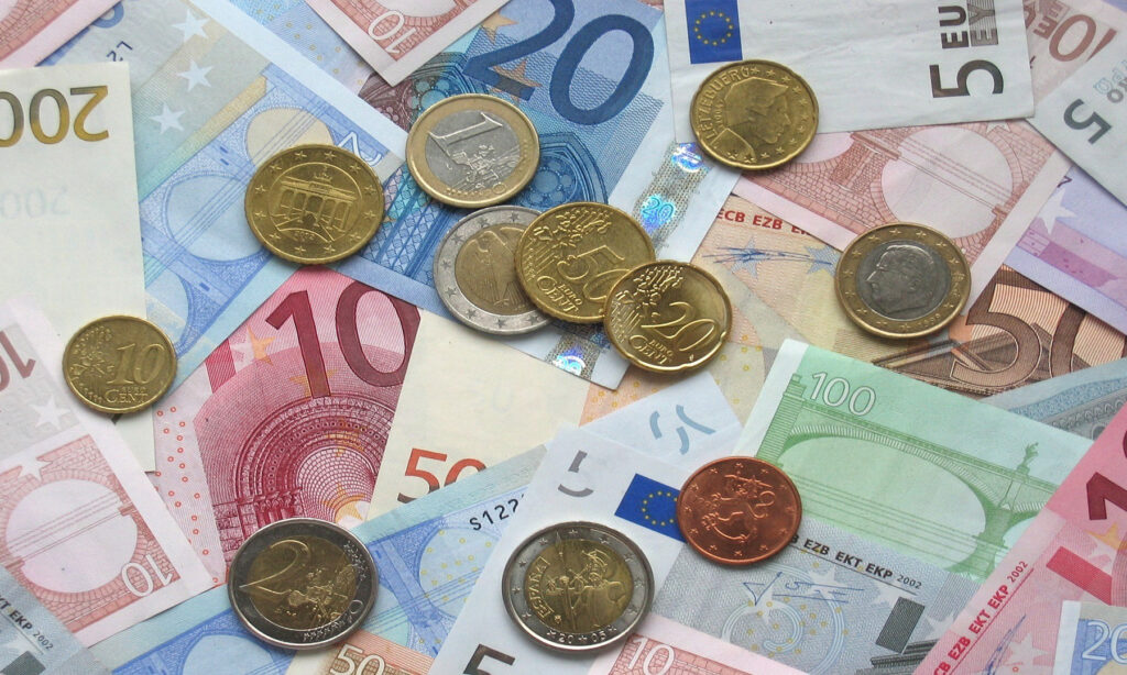 janeb13-euro-1166051_1920